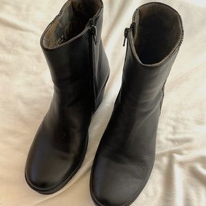 Fly London Black Leather Low Boots Size 40